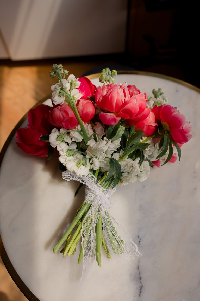 buchet mireasa bujori