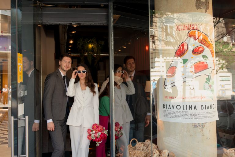 district one stories nunta bucuresti