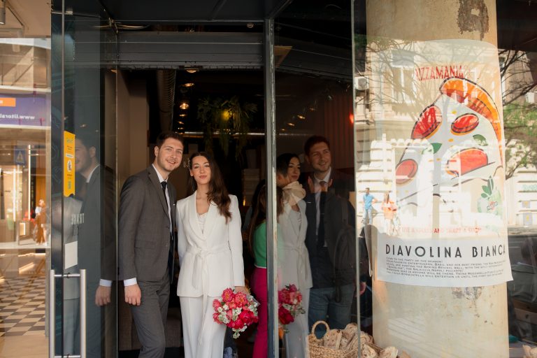 district one stories nunta bucuresti