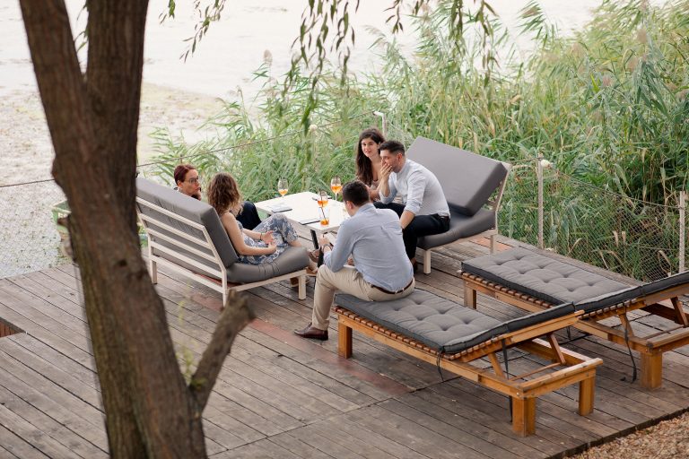 ponton gradina cu licurici